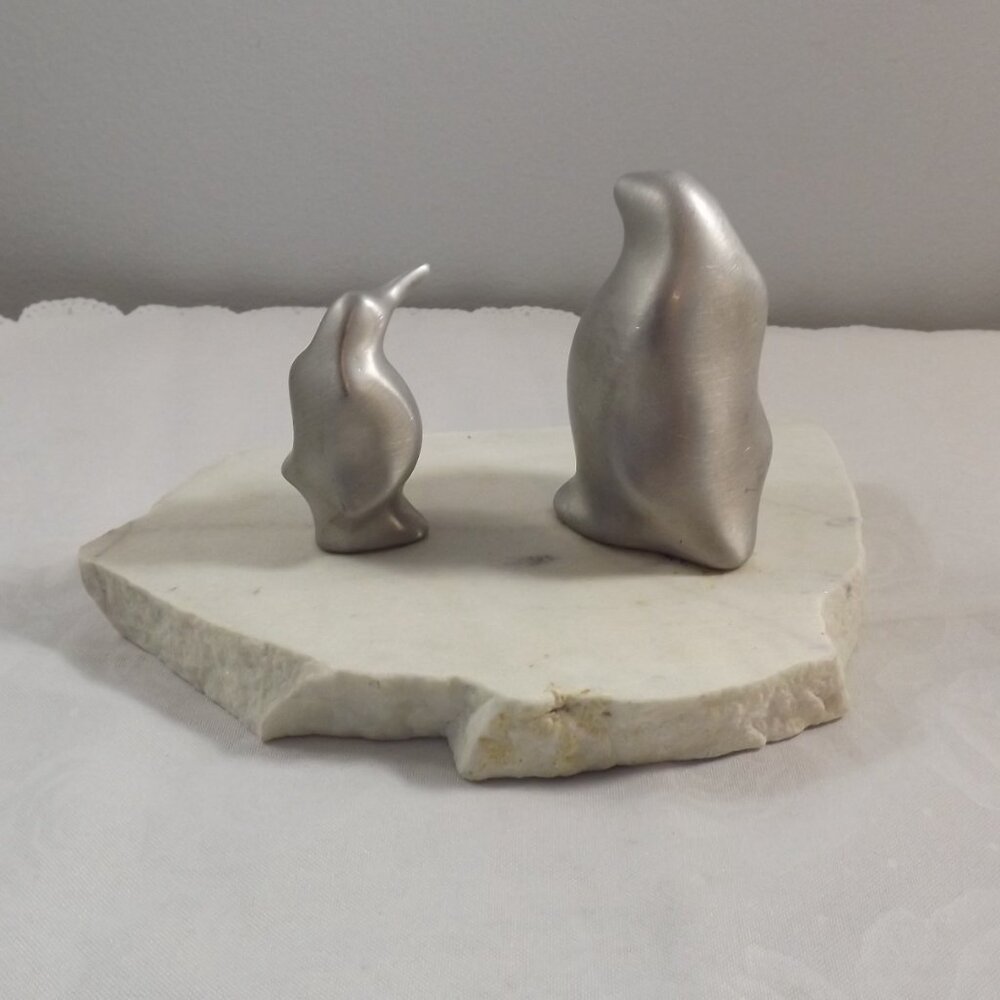 Hoselton Penguins, 2 Aluminum Sculptures on Stone Base - Picture 3 of 9